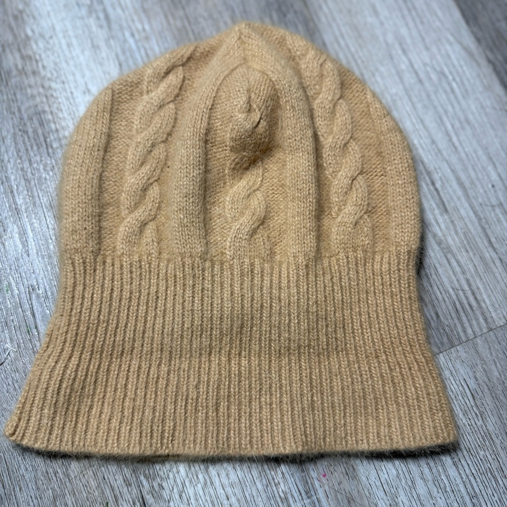 Angora Rabbit Hair And LambsWool Cable Knit Hat - Picture 2 of 4